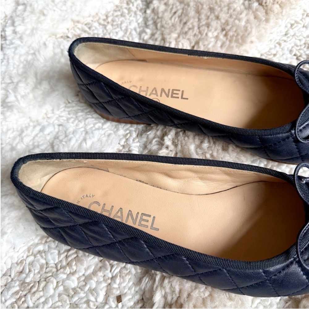 Chanel quilted leather navy bow cap toe CC ballet flats 38 G 26250 - Picture 3 of 14
